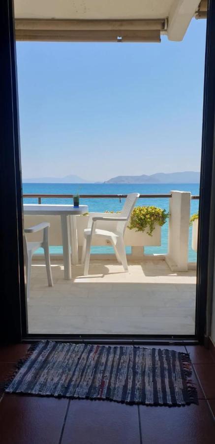 Stunning Beachfront Apartment Stratos Nerantza Экстерьер фото