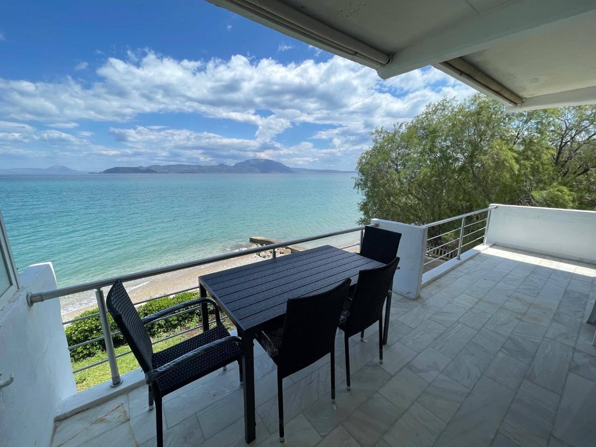 Stunning Beachfront Apartment Stratos Nerantza Экстерьер фото